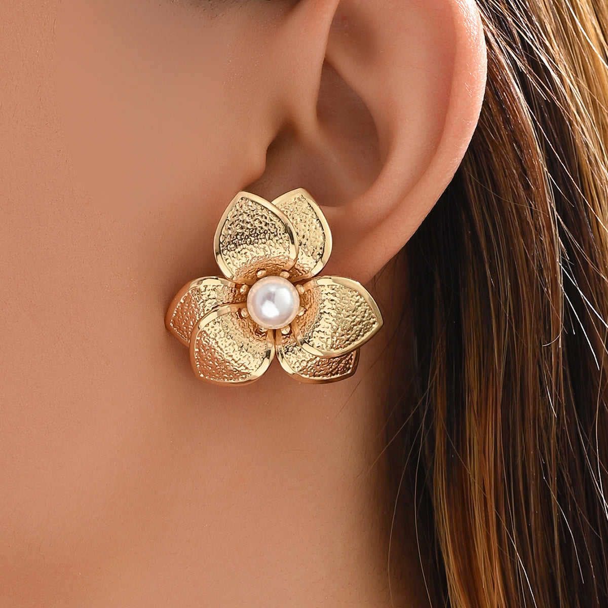 1 Pair Elegant French Style Flower Iron Ear Studs By Trendy Jewels