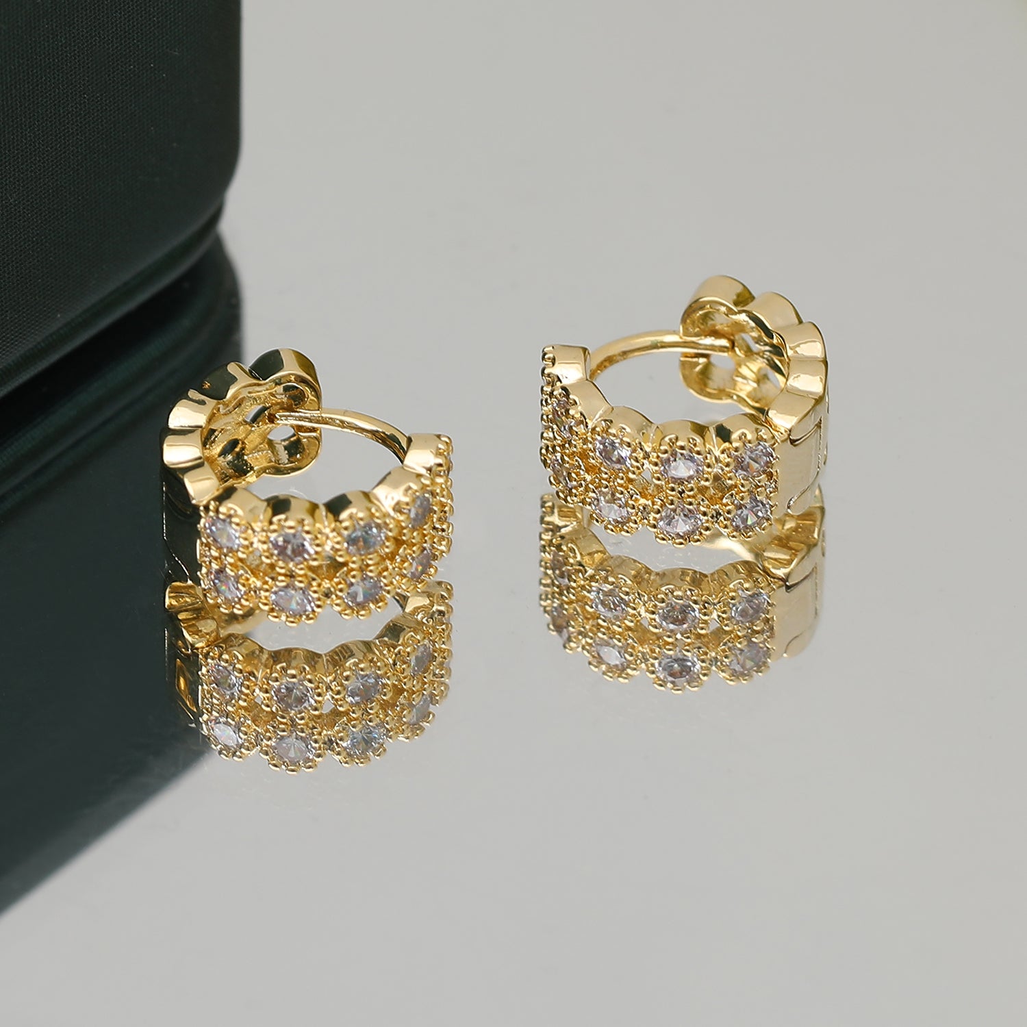 1 Pair Cute Sweet Commute Round Plating Inlay Copper Zircon 18K Gold Plated Ear Studs By Trendy Jewels
