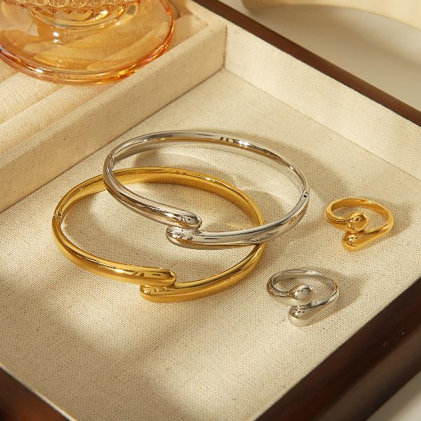 304 Stainless Steel 18K Gold Plated Vintage Style Exaggerated Classic Style Solid Color Rings Bracelets Jewelry Set By Trendy Jewels
